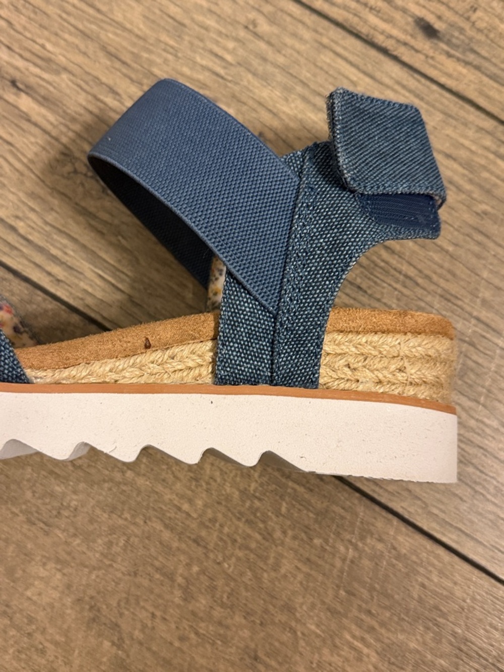 Bobs from Sketchers Memory Foam Denim Blue Crisscross Buckle Sandals - Picture 6 of 10